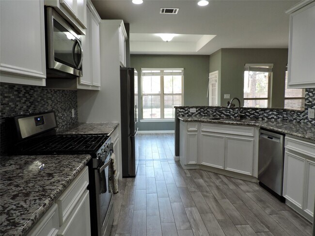 Building Photo - 2730 N Colosseum Ct