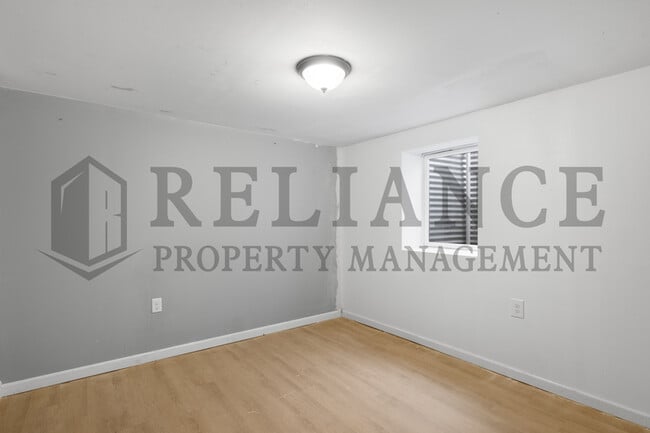 Building Photo - 3627 E 10th St N