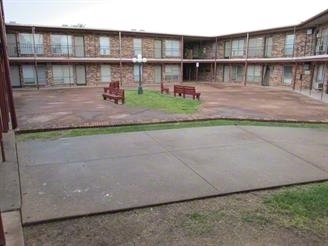 Courtyard - Magnolia Flats