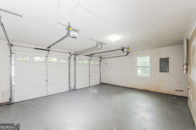 Building Photo - 129 Riverchase Dr