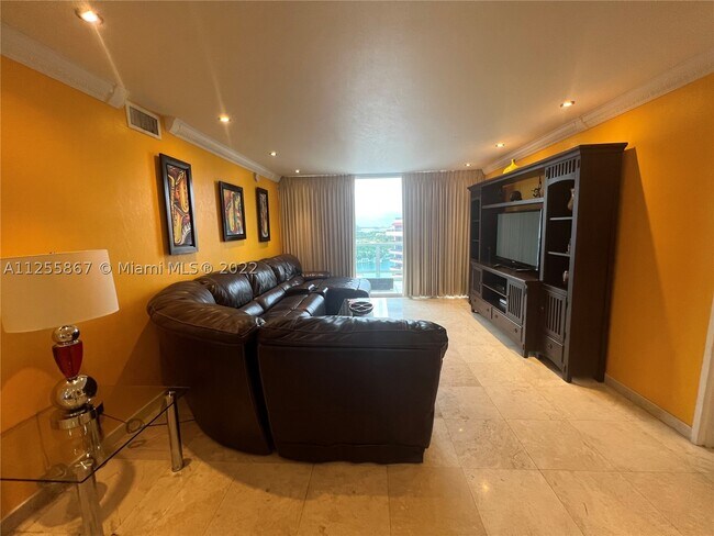 Building Photo - 5161 Collins Ave