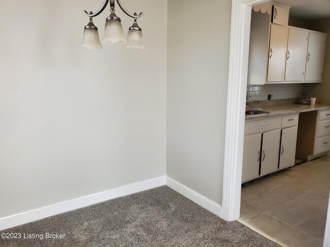 Building Photo - 305 N Hubbards Ln