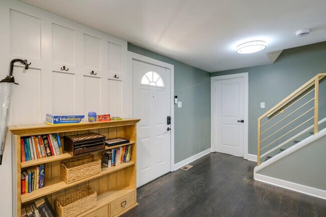 Building Photo - 500 Shelfar Pl