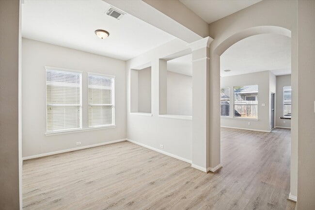 Building Photo - 2915 Crescent Oaks Park Ln