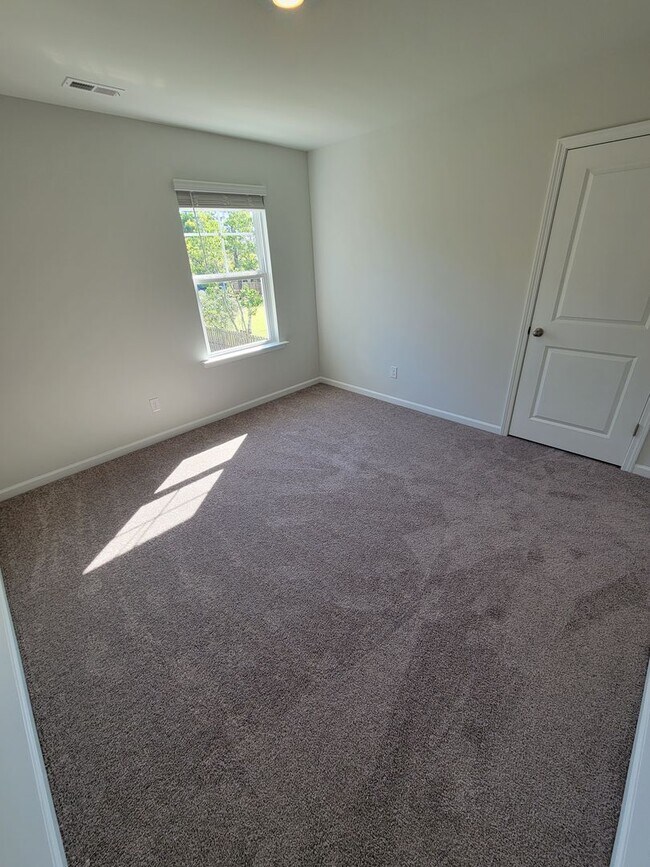 Building Photo - Fenced In, 4Bedroom In Sneads Ferry!