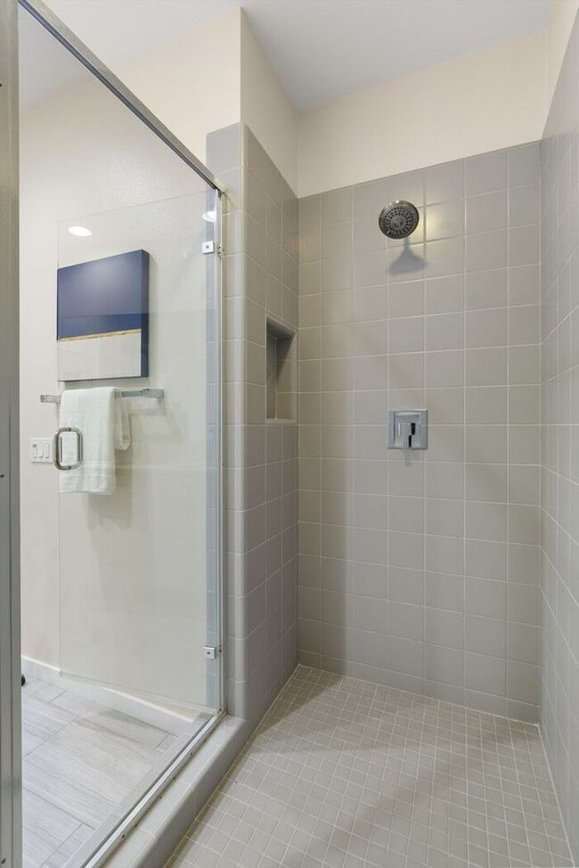 Building Photo - Superior Point