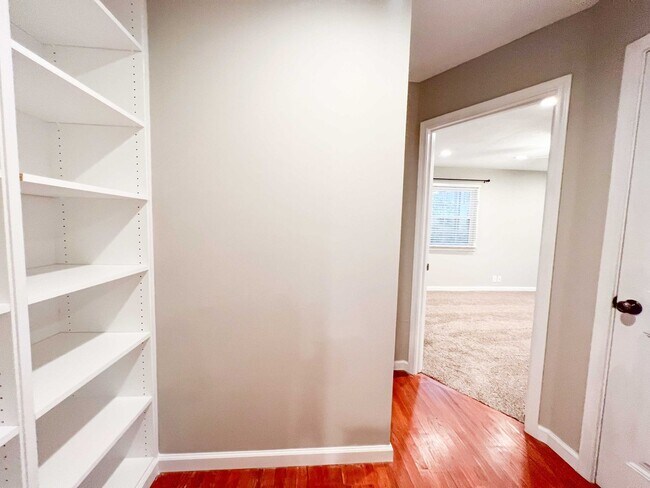 Building Photo - 5/3 updated Mid-Century Modern with original hardwoods