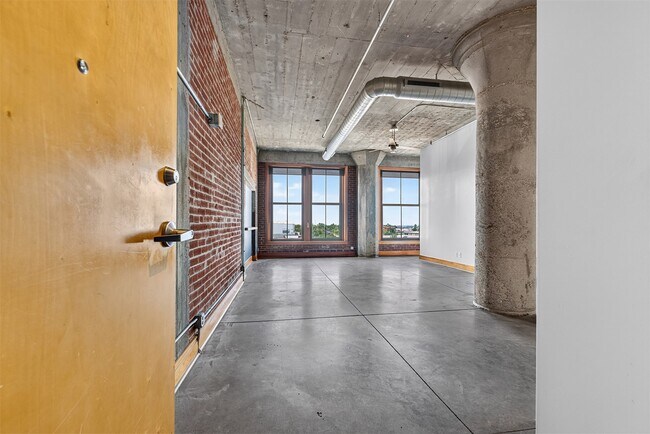 Building Photo - 1601 Washington Ave