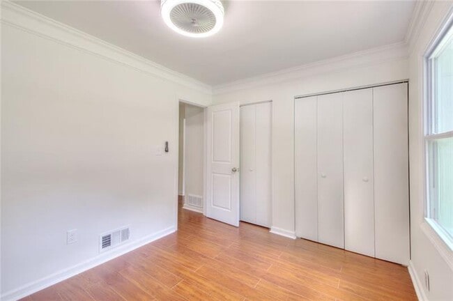 Building Photo - 3946 Green Oak Dr