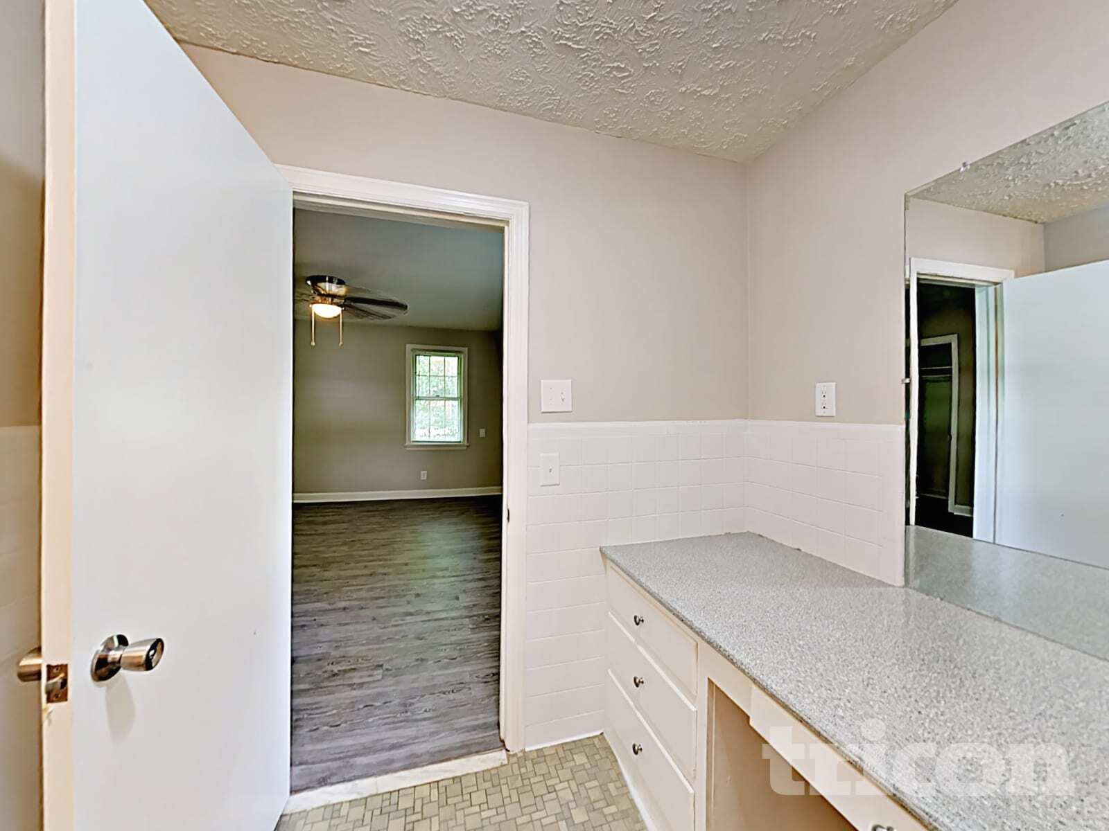 Building Photo - 1122 Paramount Cir