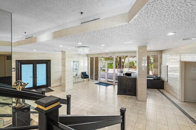 Building Photo - 3000 Holiday Dr