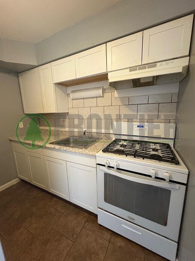 Building Photo - 325 Eichelberger St