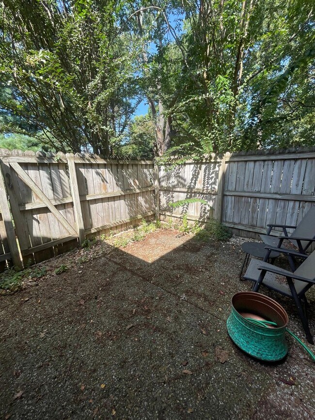 Building Photo - 515 Lakebrink Ct
