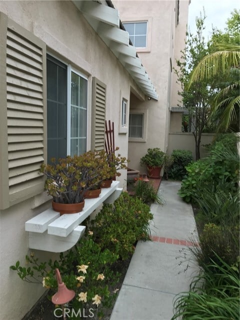 Building Photo - 44 Blanco