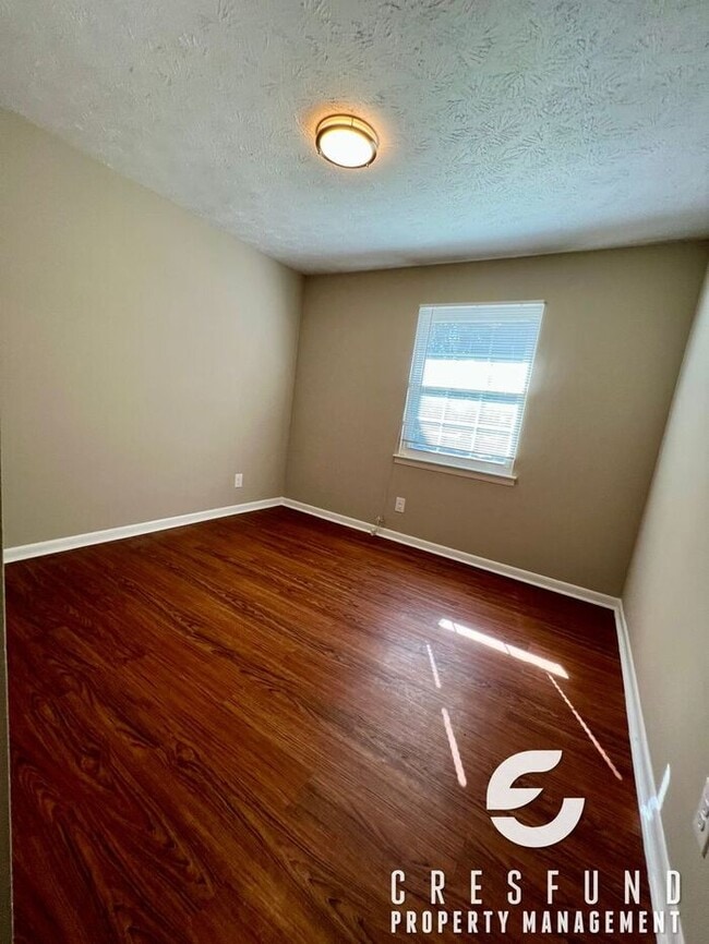 Building Photo - 3Br 2BAth Close to Fort Bragg with Large F...