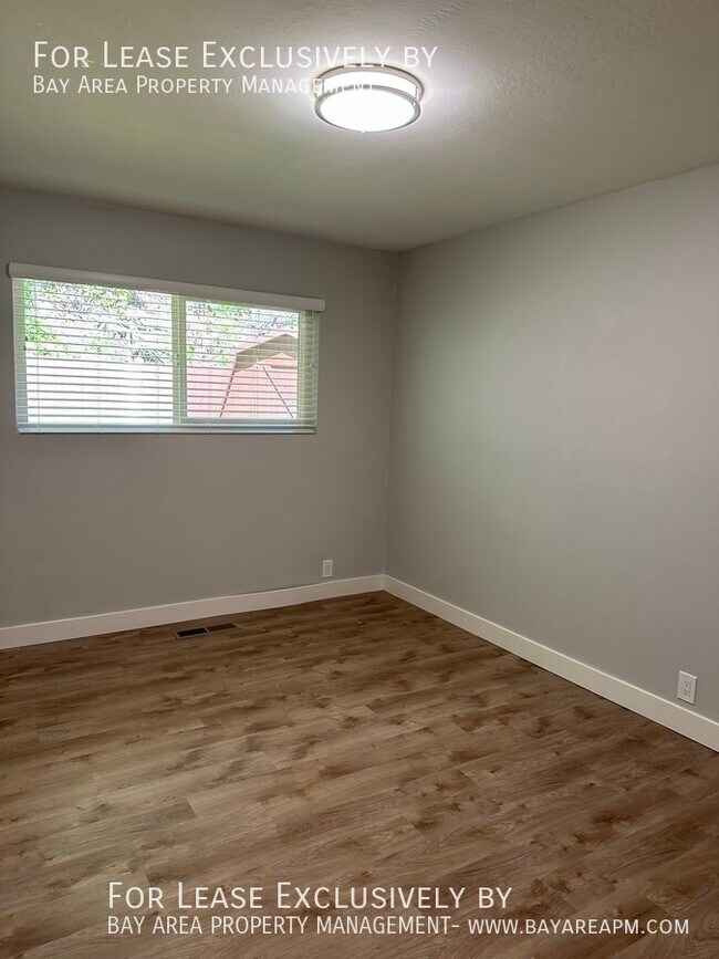 Building Photo - 2498 Edith Ave