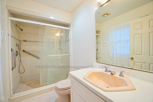 Building Photo - Loma Verde Home with Spacious Backyard, Gr...