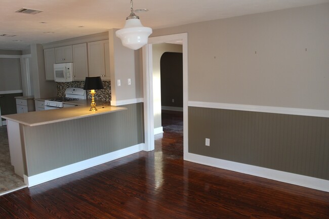 Building Photo - Single Family Home