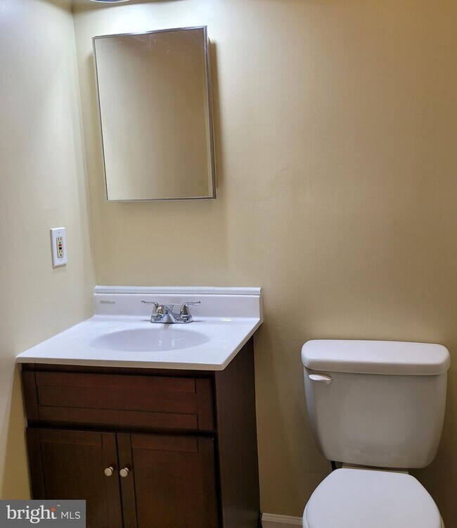 Building Photo - 1405 Huntingdon Mews