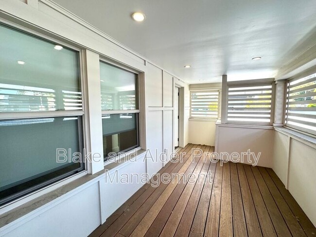 Building Photo - 3556 NE Sandy Blvd