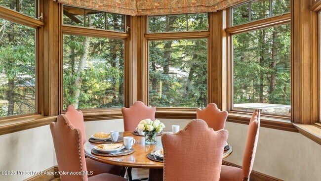 Building Photo - 715 Willoughby Way