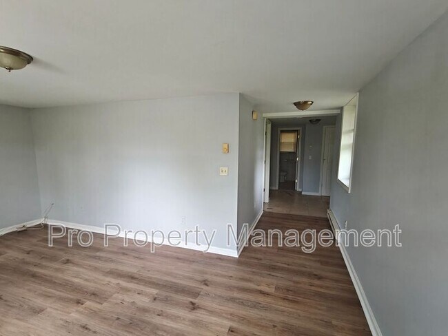 Building Photo - 14 Edgewood Rd