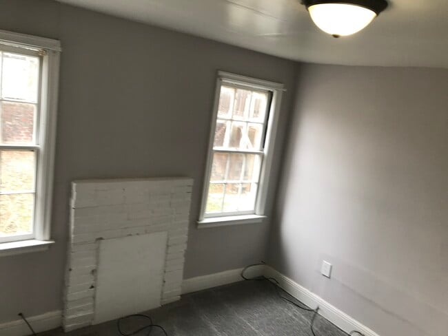 Building Photo - 1550 Lewis St