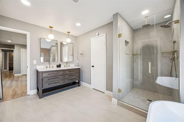 Building Photo - 2833 Meadowbrook Dr