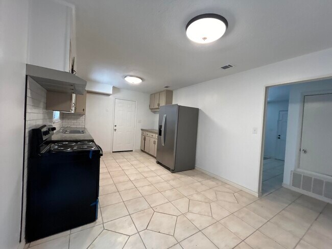 Building Photo - 107 Lea Pl