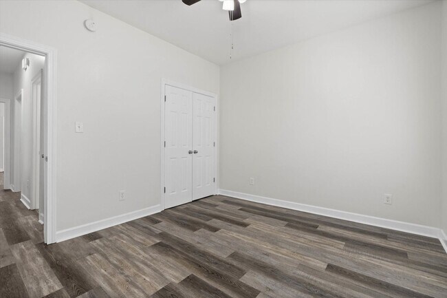 Building Photo - 1009 Pinemont Dr