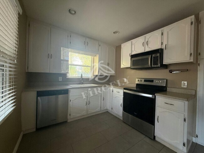 Building Photo - 2226 N 28th St
