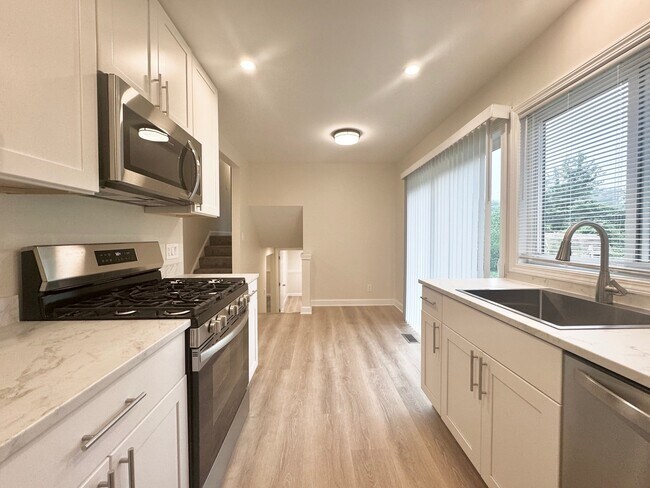 Building Photo - 317 Hadleigh Rd