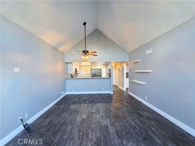 Building Photo - 505 W 5th St