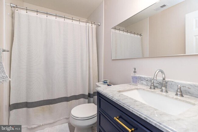 Building Photo - 42 Dogwood Ln