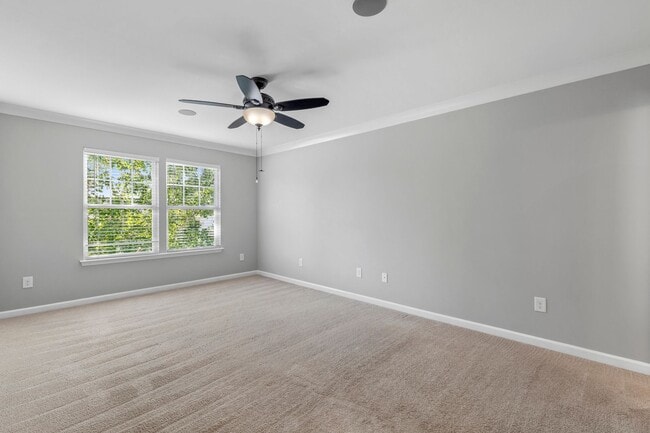 Building Photo - Newer Home, Granite Counter-Tops, Wood Laminate Flooring, SS Appliances, Garage, Fenced, Must See!
