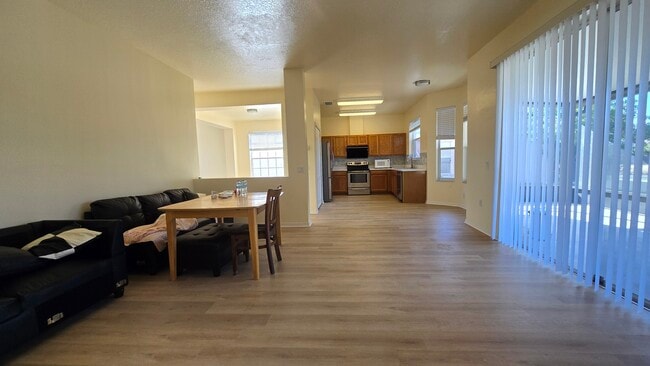 Building Photo - 1241 Vinetree Dr