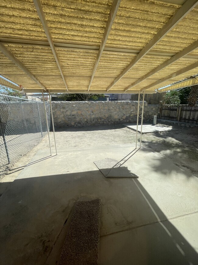 Building Photo - 864 Barandal Dr