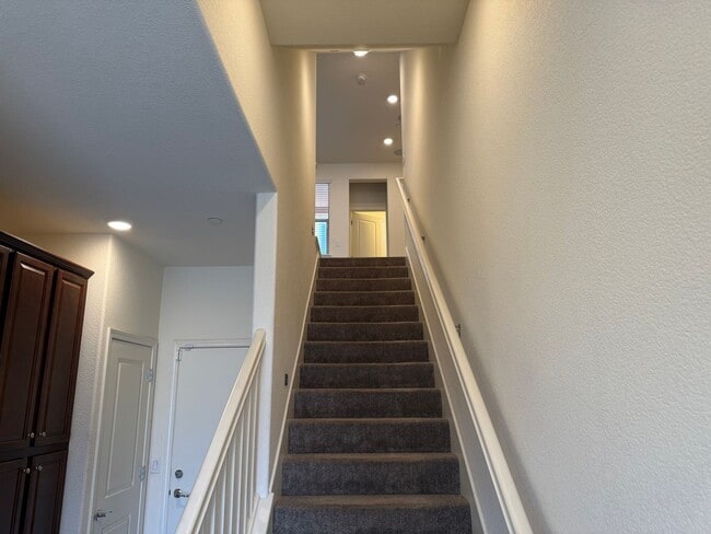 Building Photo - San Jose Comfort, Convenience and Location