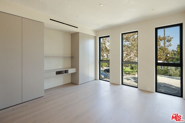 Building Photo - 441 Croft Ave