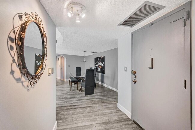 Building Photo - 100 Golden Isles Dr