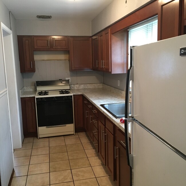 Kitchen - 2929 Pence St
