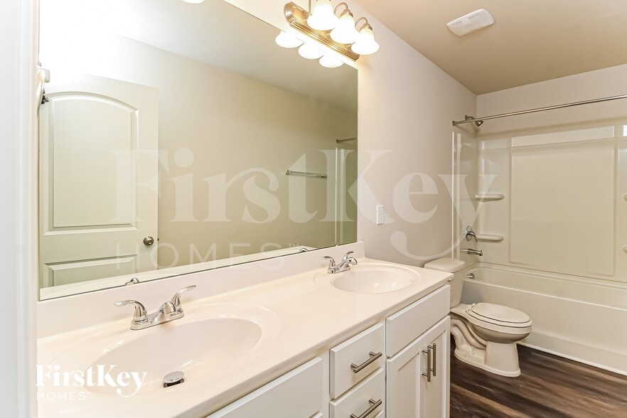 Building Photo - 1136 Scarlett Dr