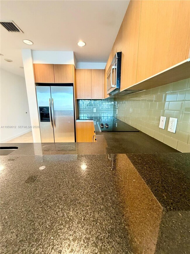 Building Photo - 1060 Brickell Ave