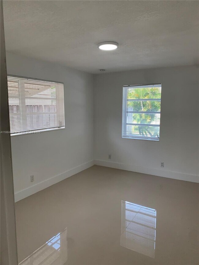 Building Photo - 2109 N 17th Ct