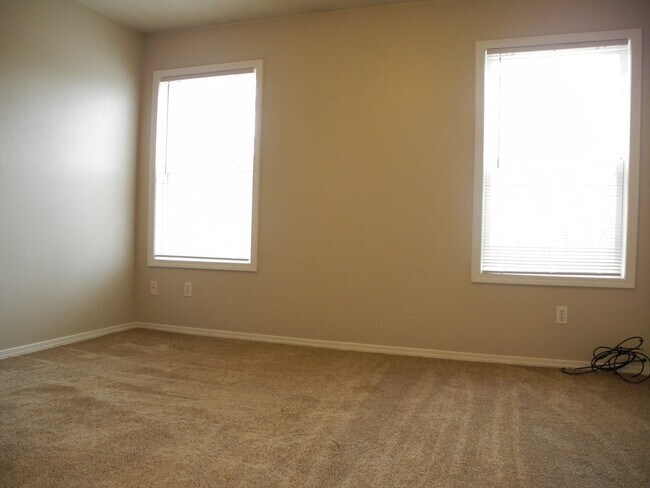 Building Photo - Single-Family Home in Merriam Woods