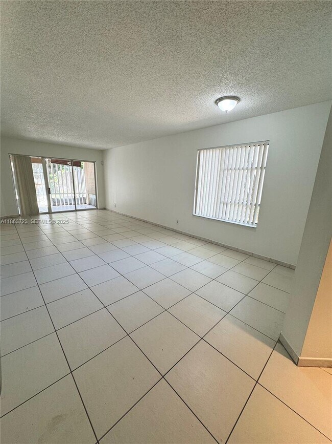 Building Photo - 9500 SW 140th Ct