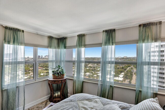 Building Photo - 2100 S Ocean Dr