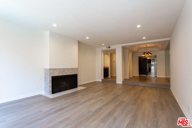 Building Photo - 8455 Fountain Ave