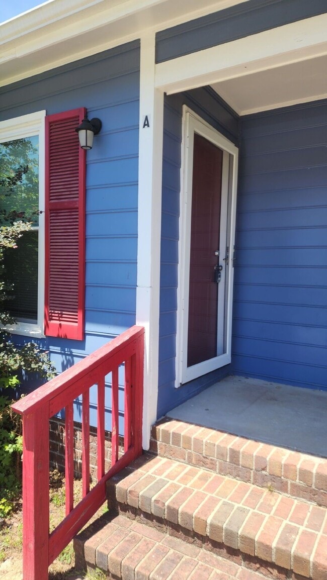 Building Photo - 303a Alice Dr