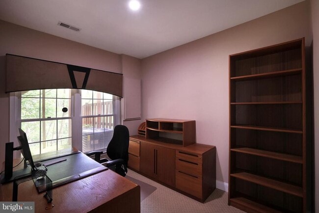 Building Photo - 1200 Treasure Oak Ct